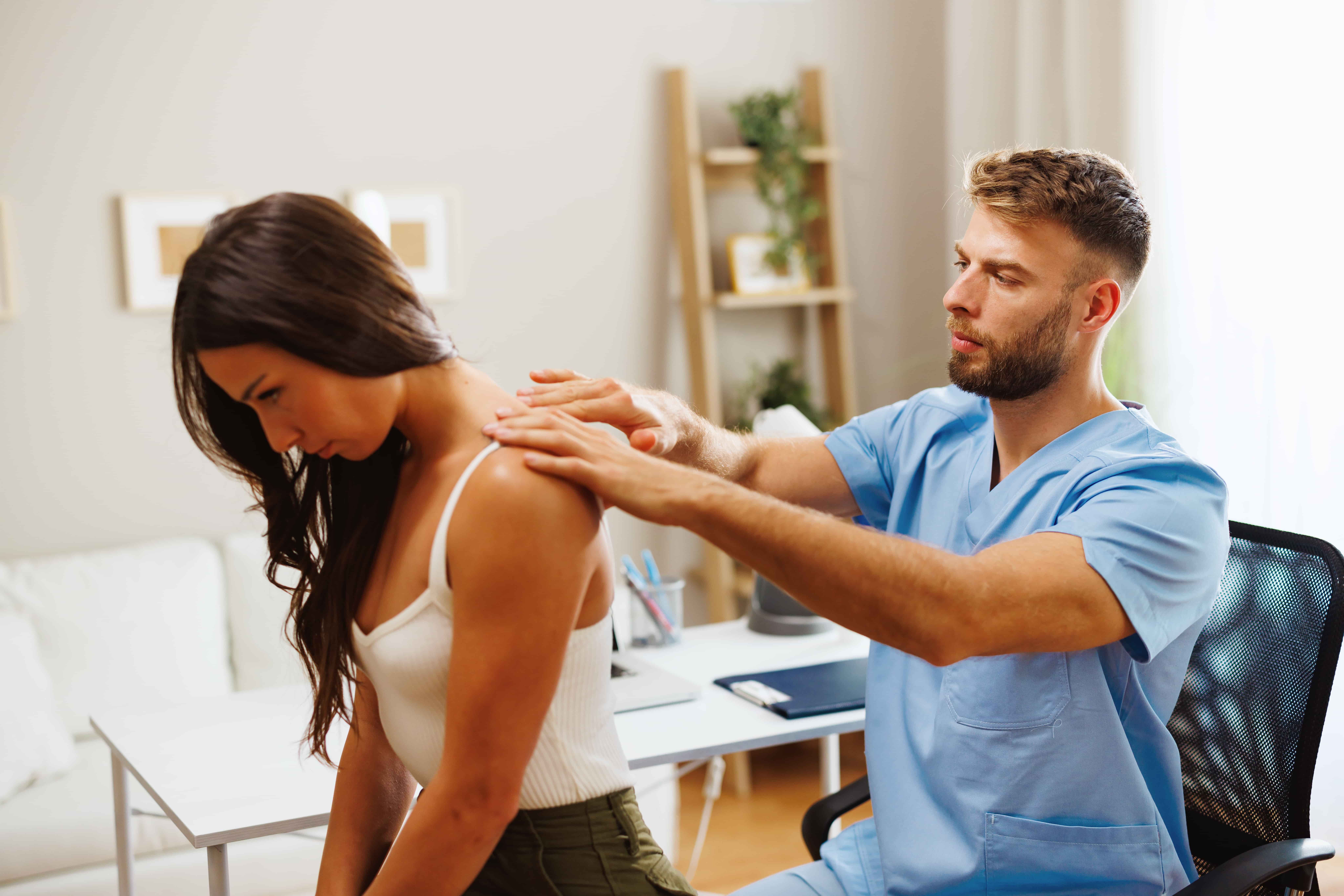 Doctores Quiropracticos de Accidentes - Doctores y Mas